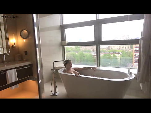 ❤️ Ogromna laska namiętnie waląca sobie cipkę w łazience ☑ Porno at us