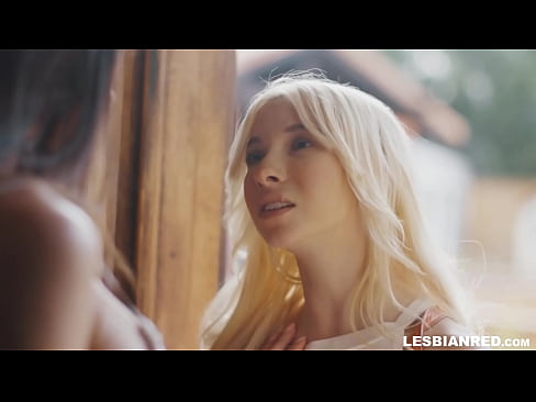 ❤️ Dziewczyna wraca do domu kilka miesięcy później i kończy się na tym, że zjada cipkę macochy ☑ Porno at us